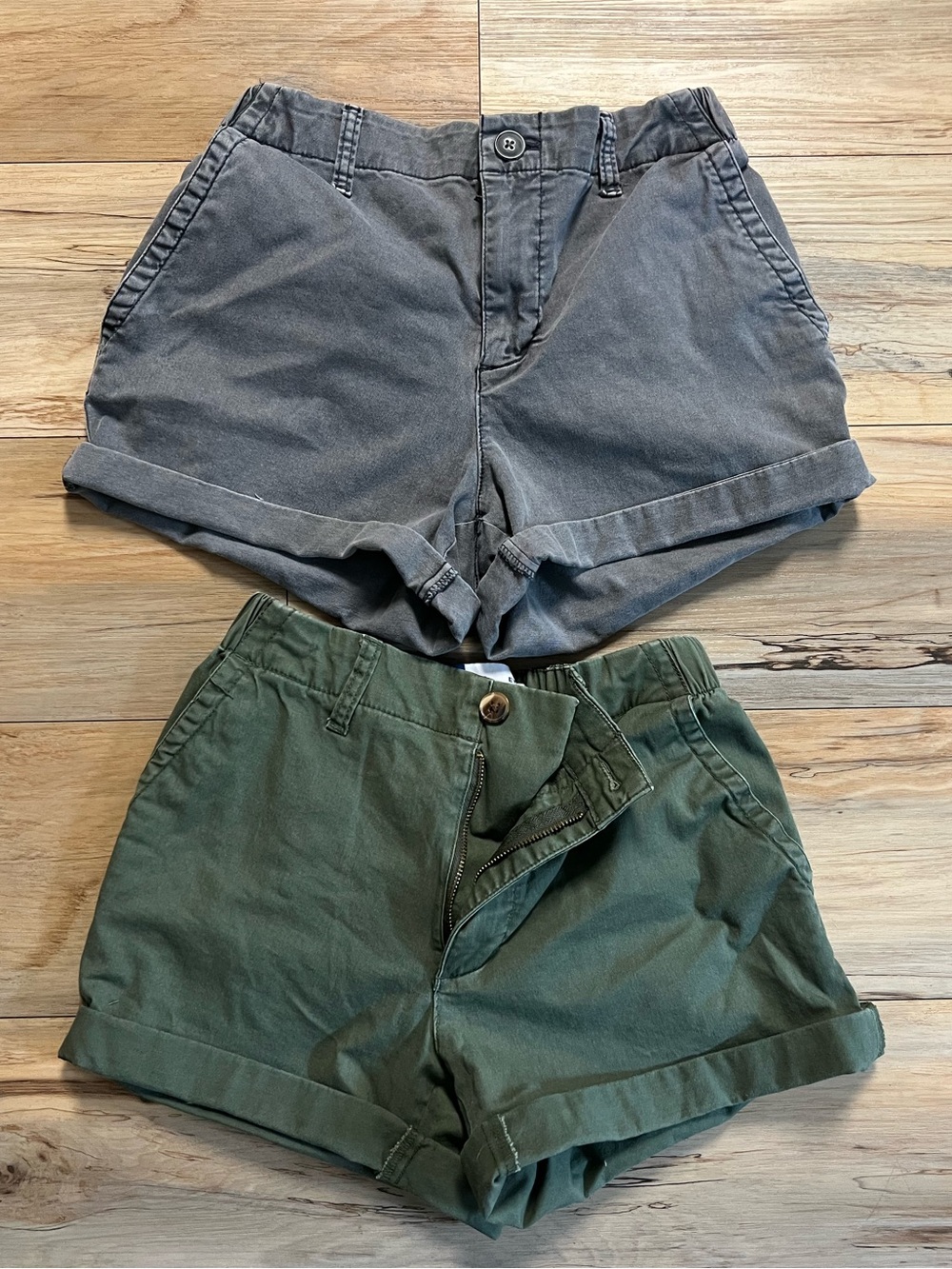TWO Size XS - Olive Green & Gray - 3 in Everyday Old Navy Zip-Fly Mid Rise
